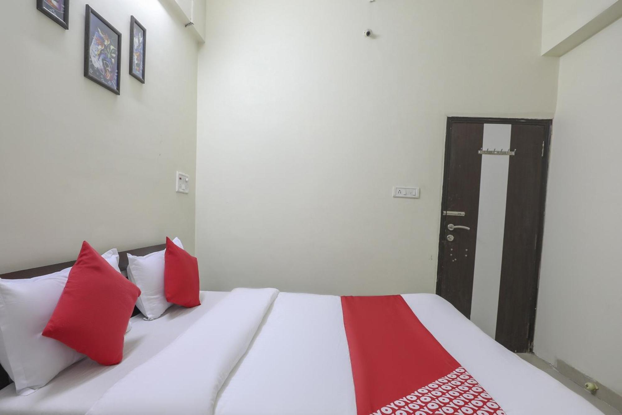 Collection O Shyam Vatika Banquet And Rooms Surat Dış mekan fotoğraf